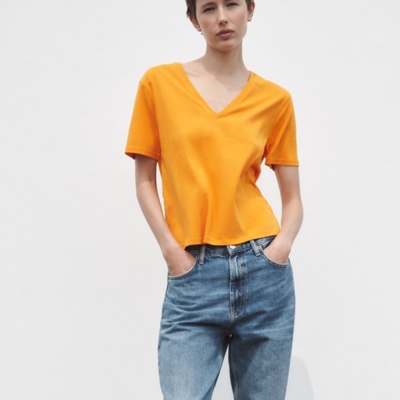 Zara Tops - 💟ZARA BASIC V-NECK T-SHIRT